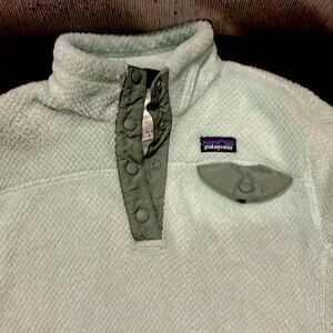 Patagonia light green girls xl pullover